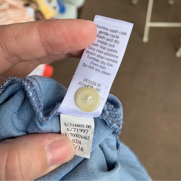 Athleta Chambray Blue Button Down Shirt Tencel Size Small - Picture 12 of 12